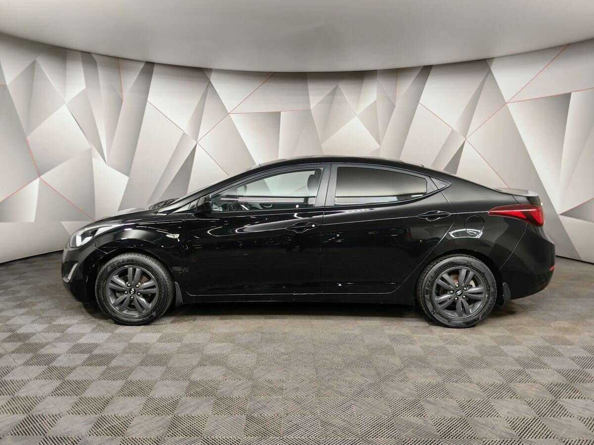 Hyundai Elantra с пробегом — 2015 год. Фото: #4