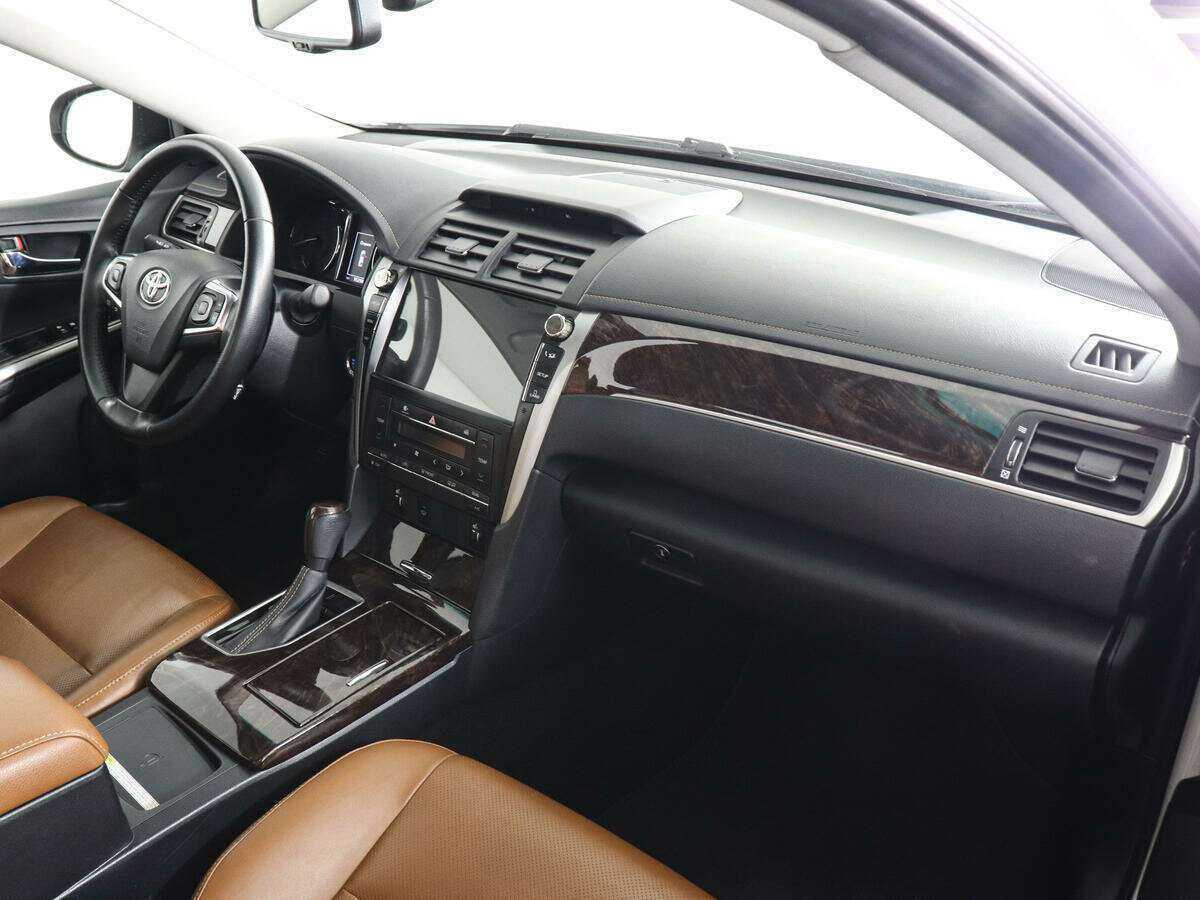 Toyota Camry с пробегом — 2016 год. Фото: #9