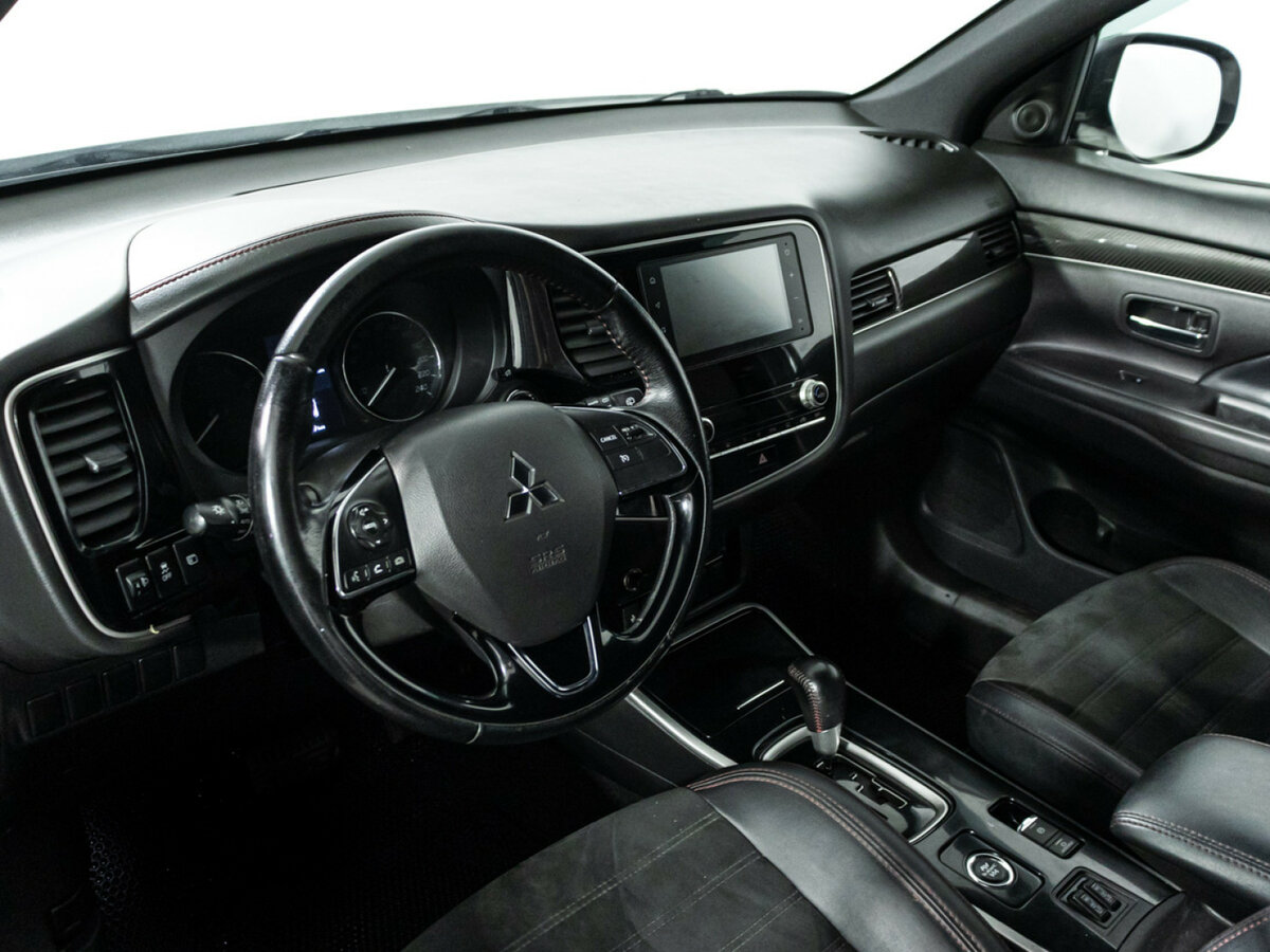 Mitsubishi Outlander с пробегом — 2021 год. Фото: #10