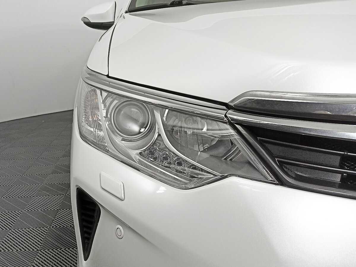 Toyota Camry с пробегом — 2017 год. Фото: #16