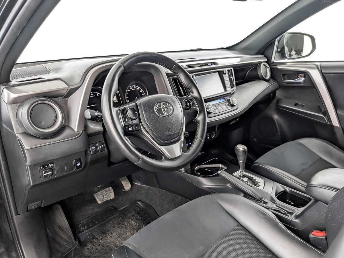 Toyota RAV4 с пробегом — 2017 год. Фото: #15
