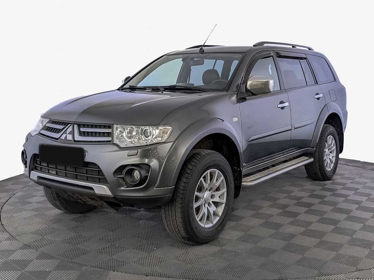 Mitsubishi Pajero Sport с пробегом — 2013 год. Фото: #0