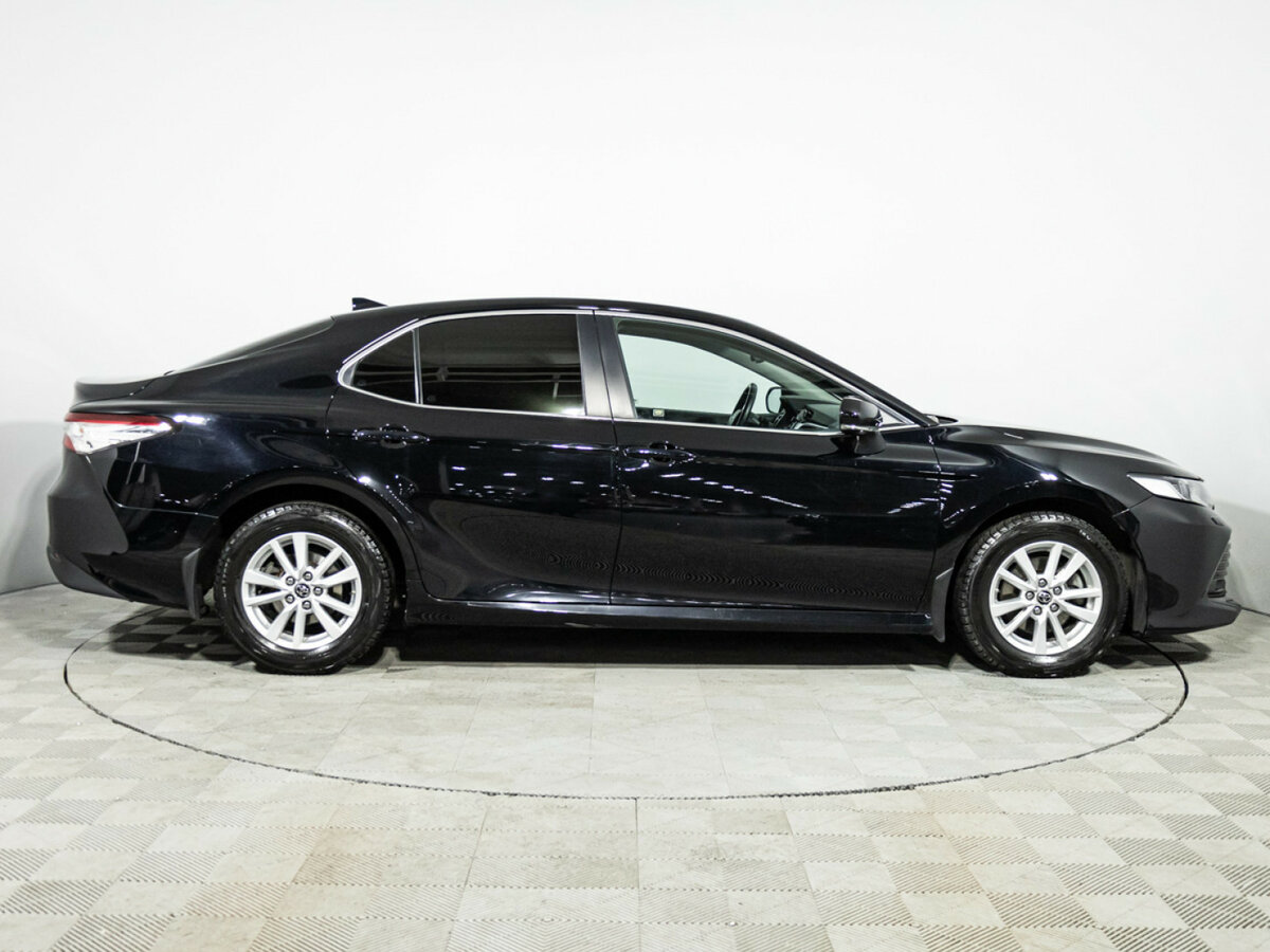 Toyota Camry с пробегом — 2018 год. Фото: #3