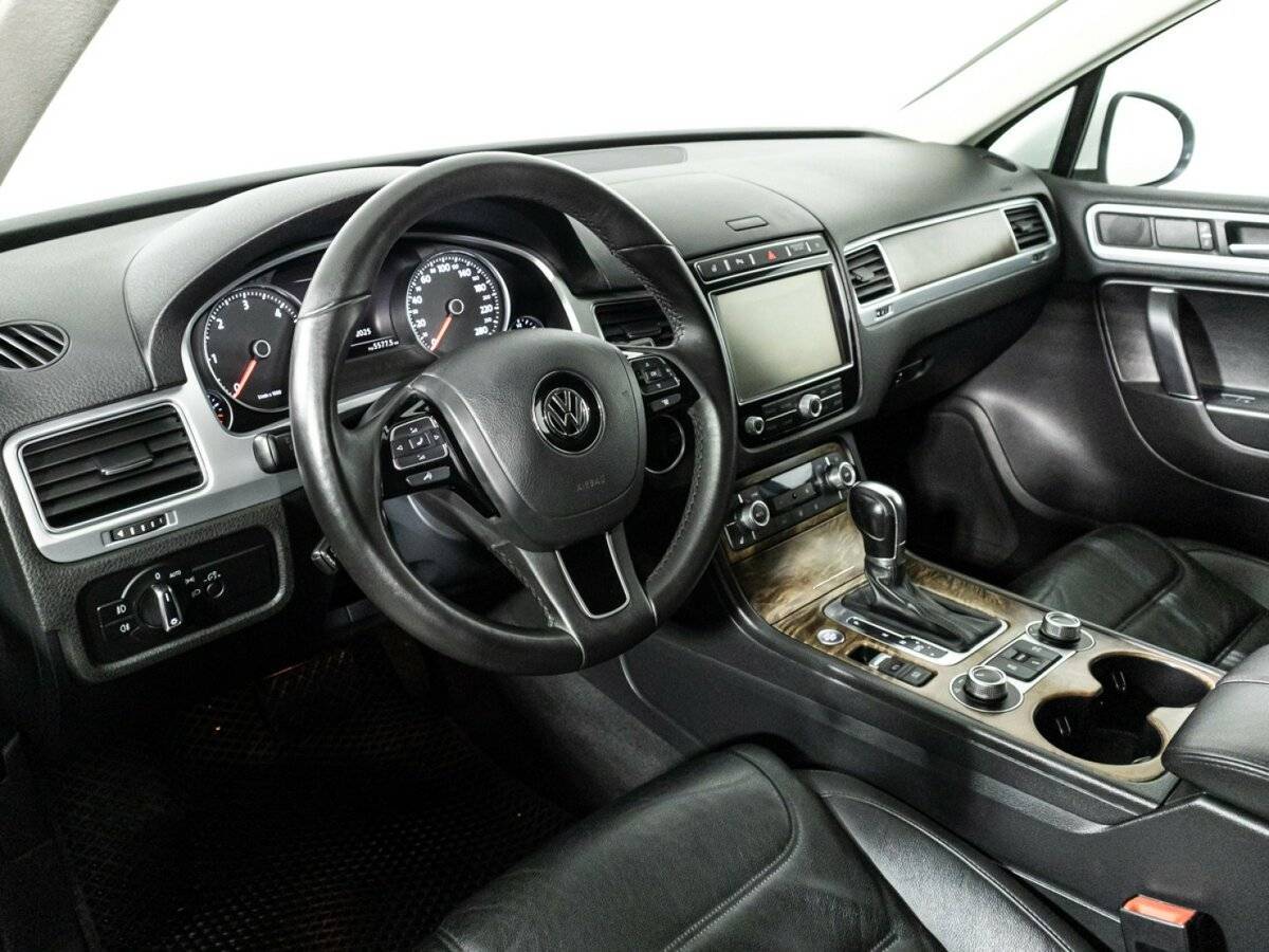 Volkswagen Touareg с пробегом — 2015 год. Фото: #10