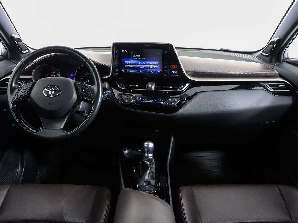 Toyota C-HR с пробегом — 2018 год. Фото: #9