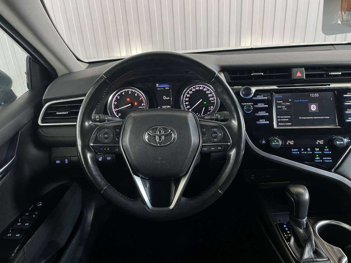 Toyota Camry с пробегом — 2018 год. Фото: #9