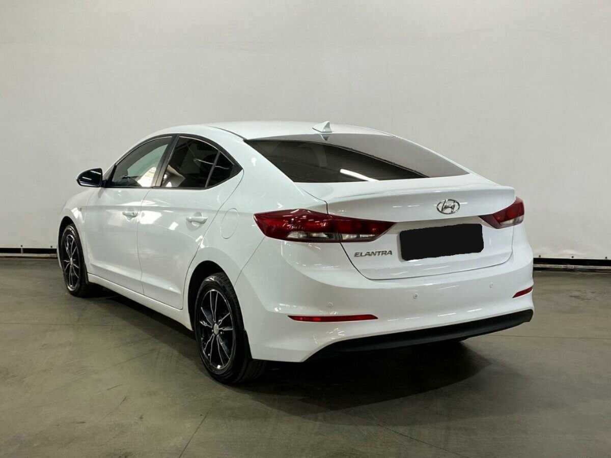 Hyundai Elantra с пробегом — 2017 год. Фото: #6