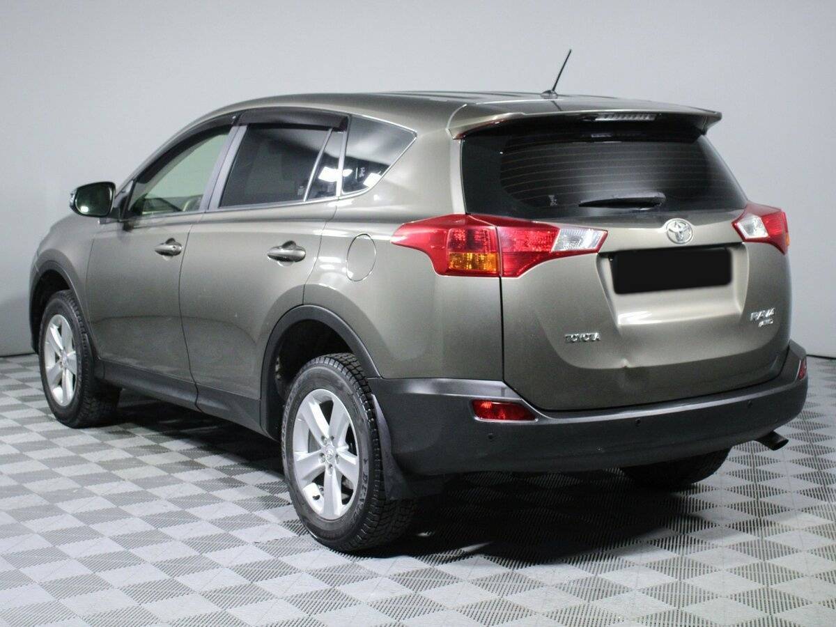 Toyota RAV4 с пробегом — 2013 год. Фото: #6
