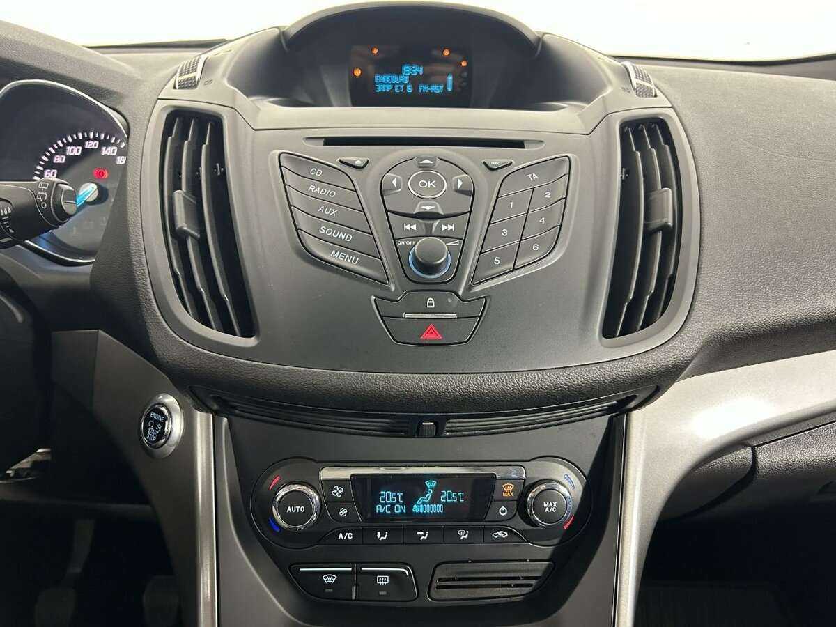 Ford Kuga с пробегом — 2015 год. Фото: #11