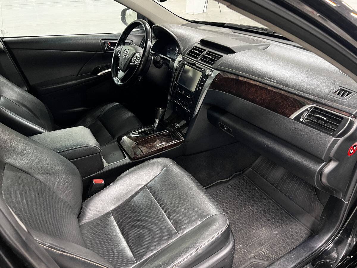 Toyota Camry с пробегом — 2015 год. Фото: #10