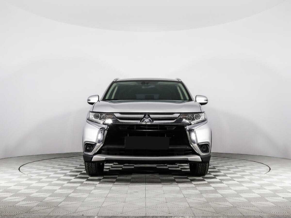 Mitsubishi Outlander с пробегом — 2015 год. Фото: #1