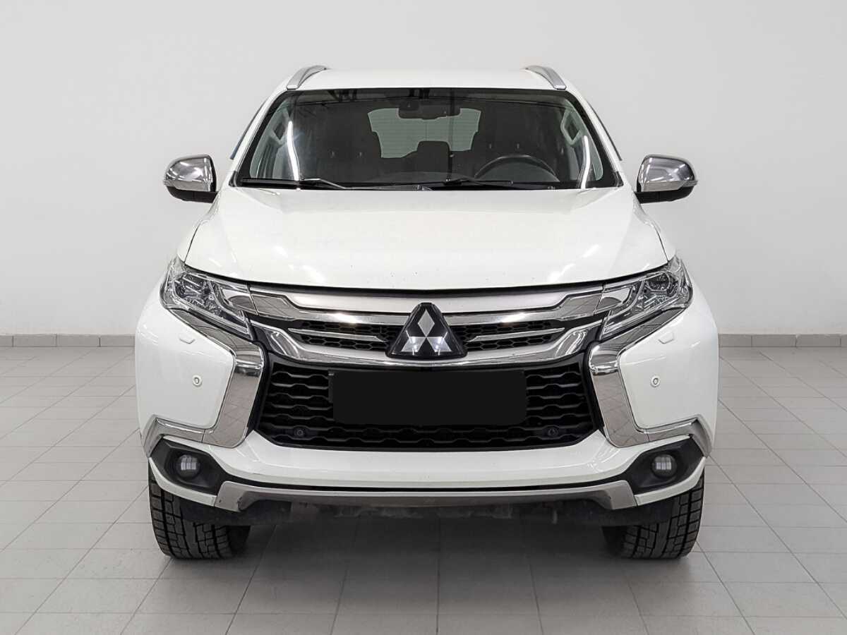 Mitsubishi Pajero Sport с пробегом — 2017 год. Фото: #1