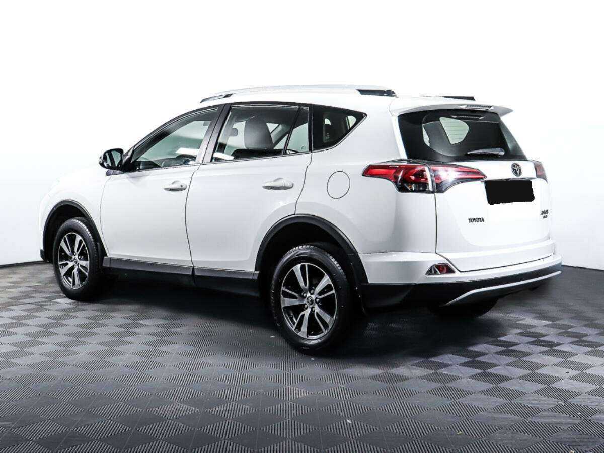 Toyota RAV4 с пробегом — 2018 год. Фото: #6