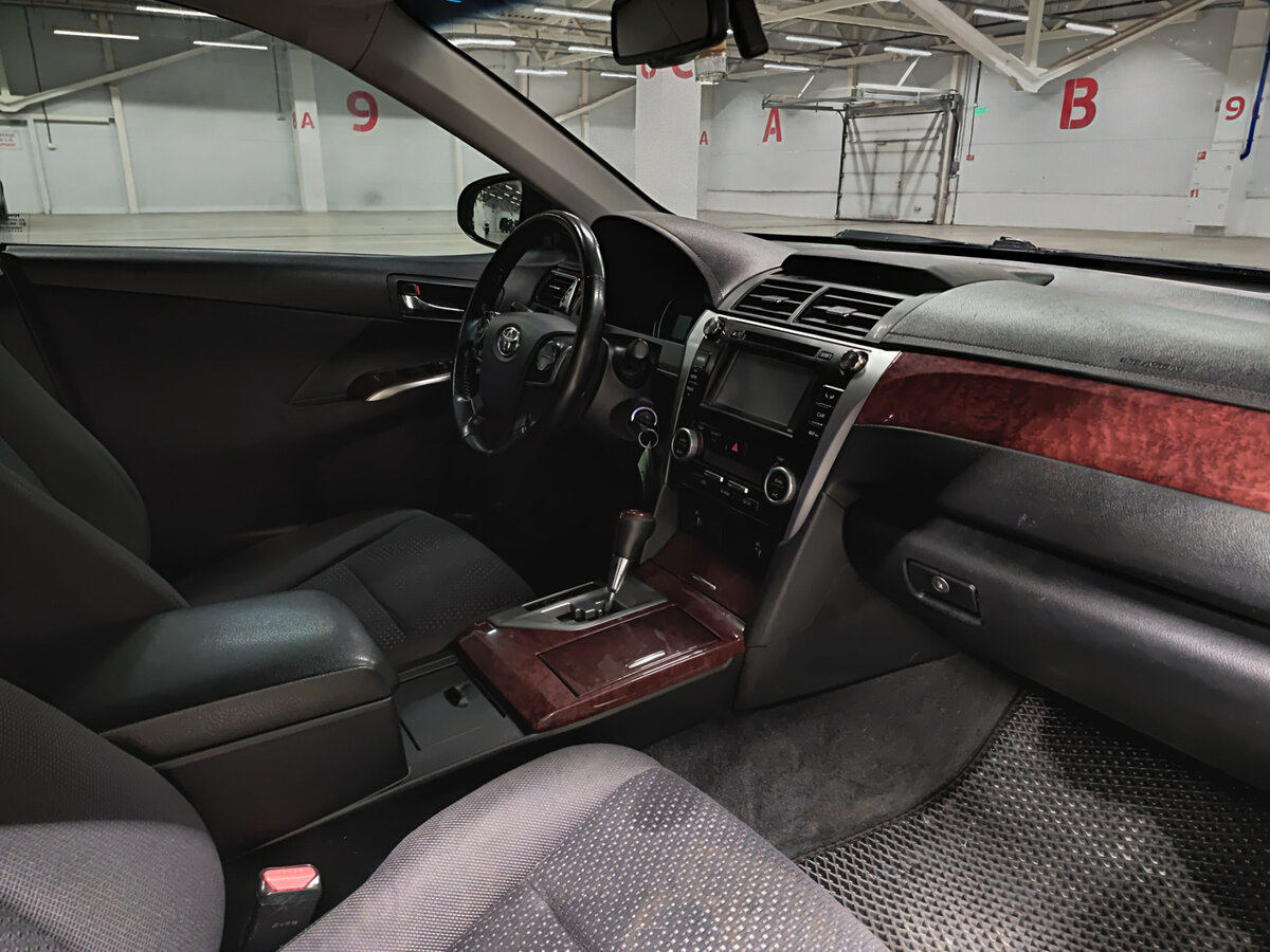 Toyota Camry с пробегом — 2014 год. Фото: #10
