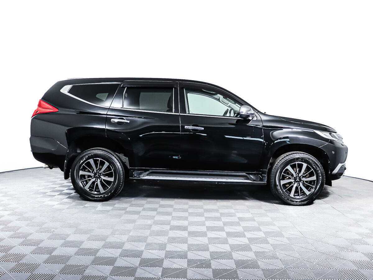 Mitsubishi Pajero Sport с пробегом — 2018 год. Фото: #3