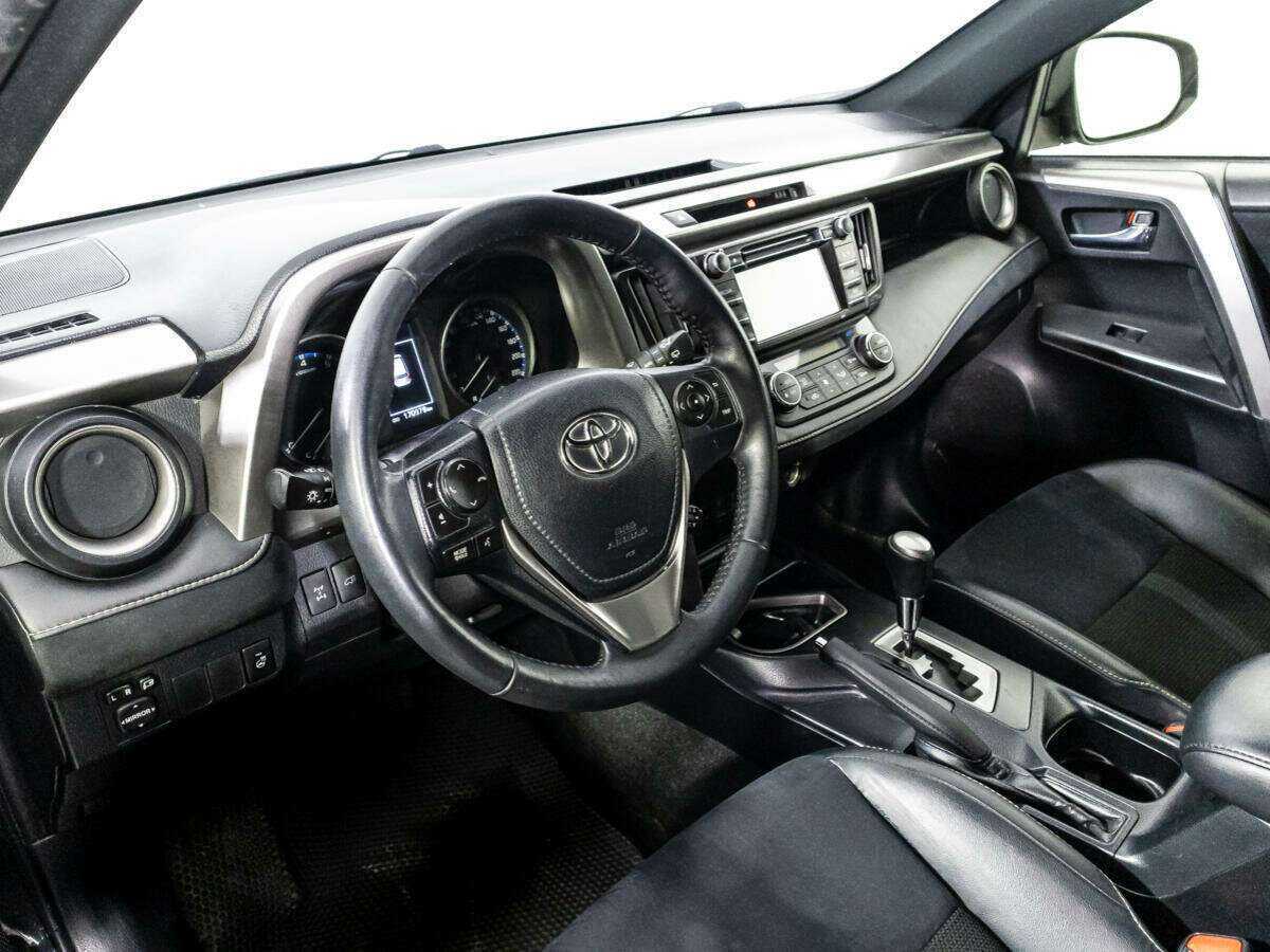 Toyota RAV4 с пробегом — 2016 год. Фото: #10