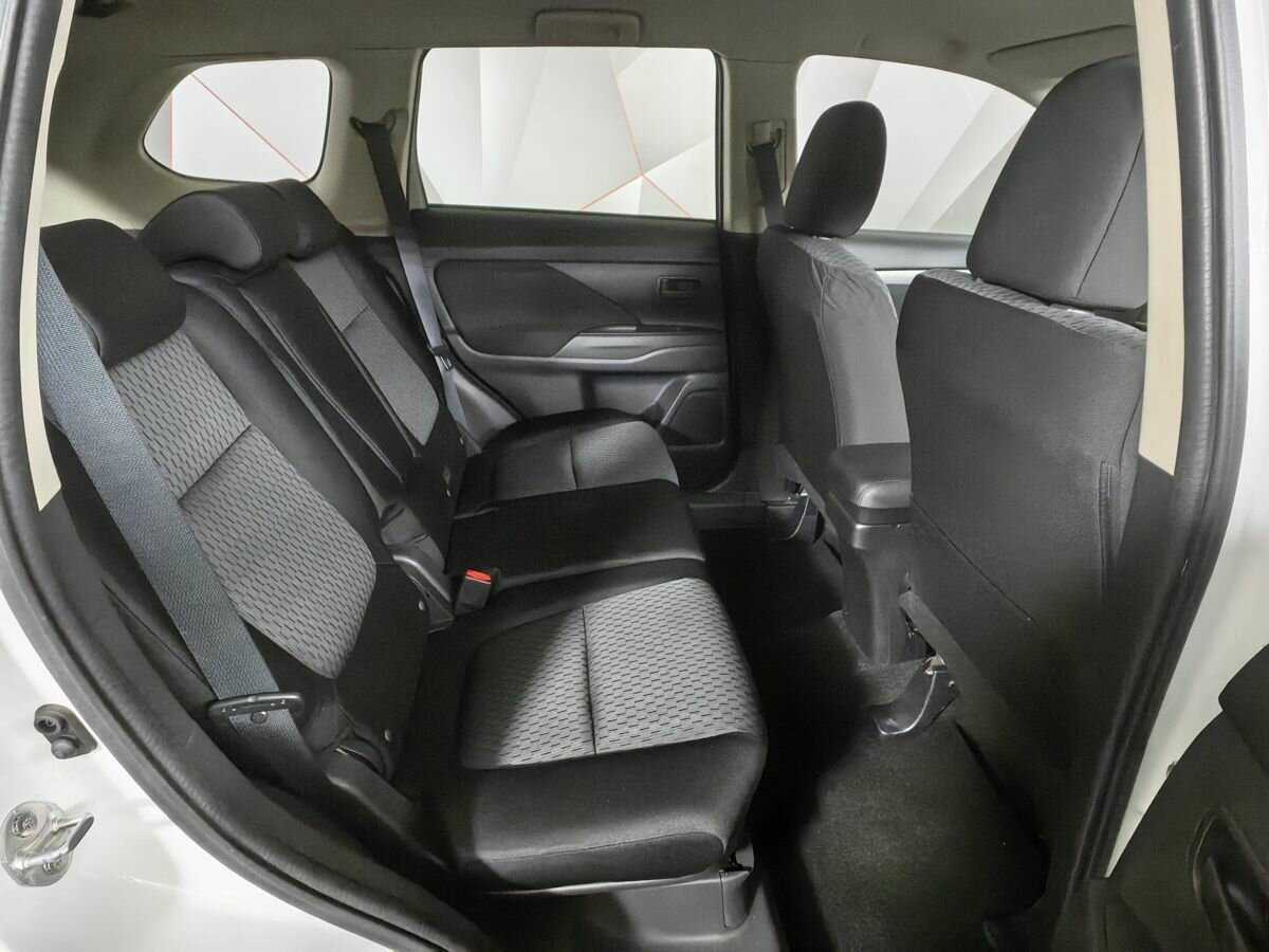 Mitsubishi Outlander с пробегом — 2012 год. Фото: #11