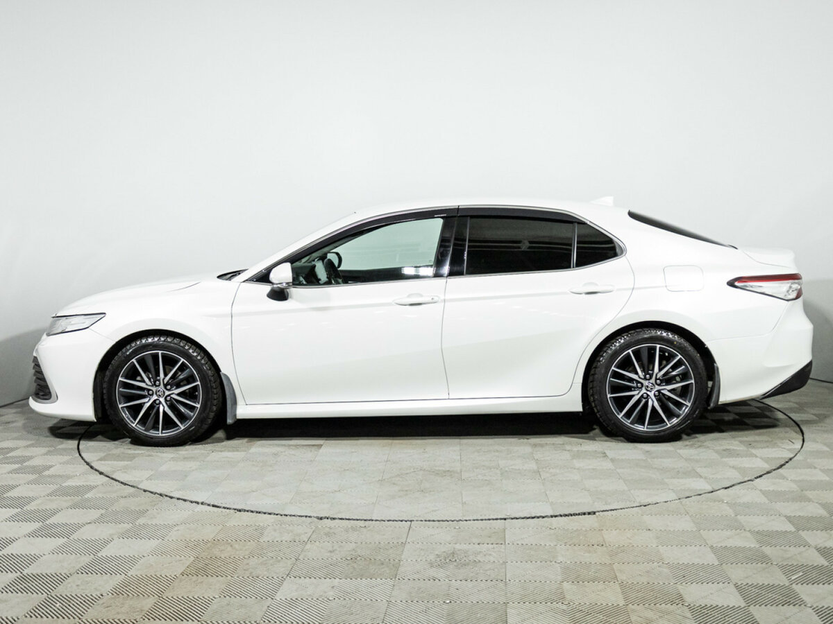 Toyota Camry с пробегом — 2021 год. Фото: #7