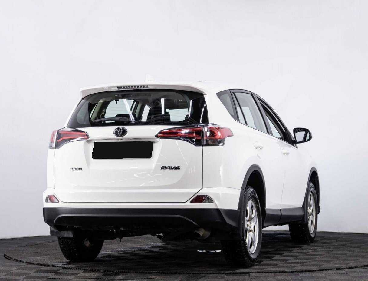 Toyota RAV4 с пробегом — 2018 год. Фото: #4