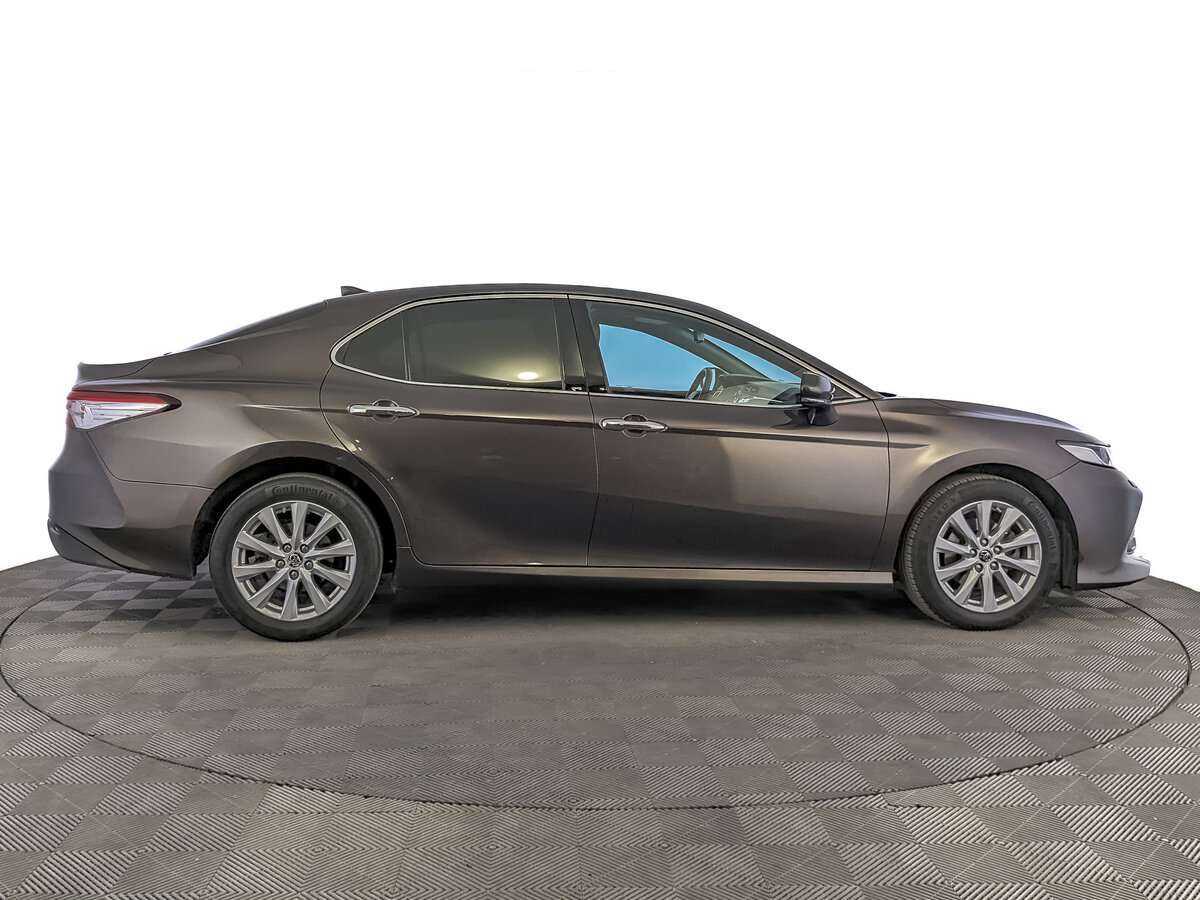 Toyota Camry с пробегом — 2018 год. Фото: #3