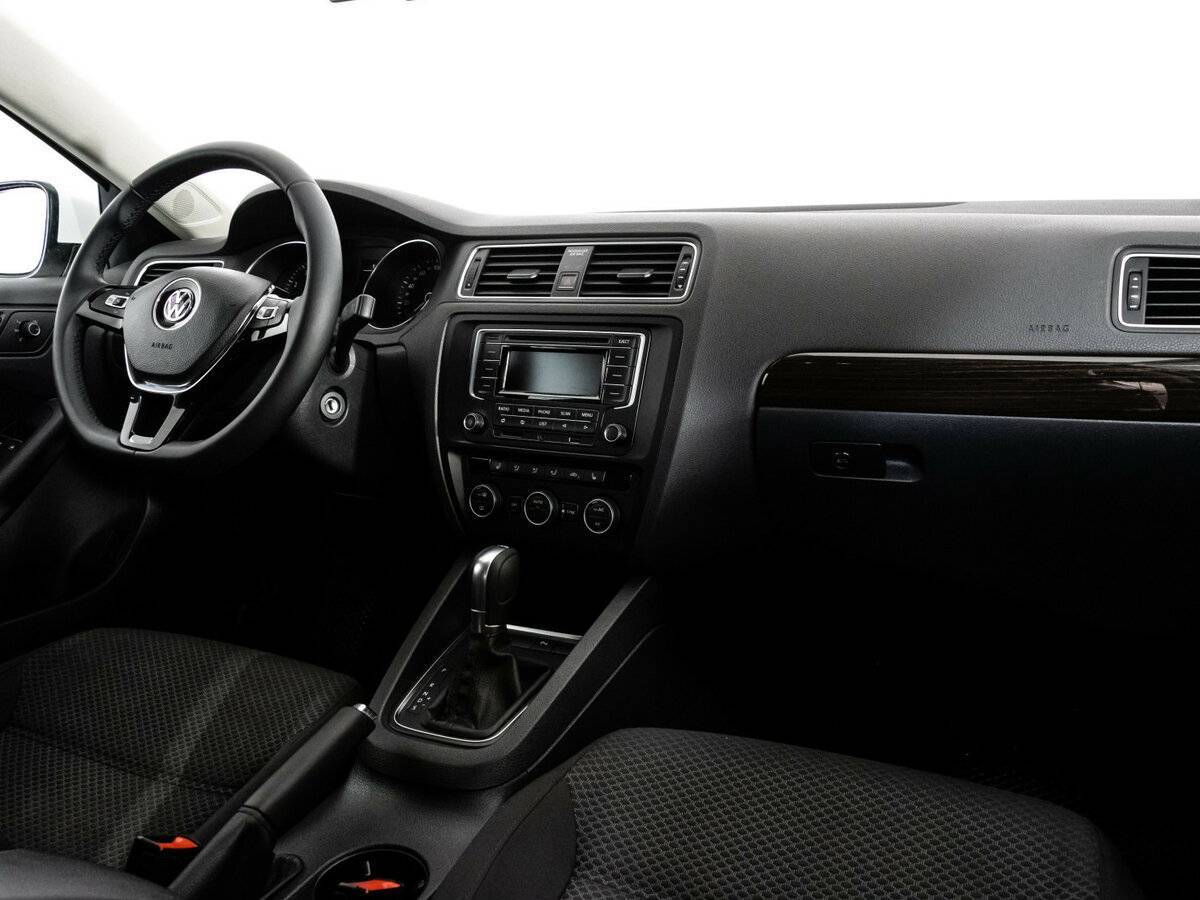 Volkswagen Jetta с пробегом — 2015 год. Фото: #8