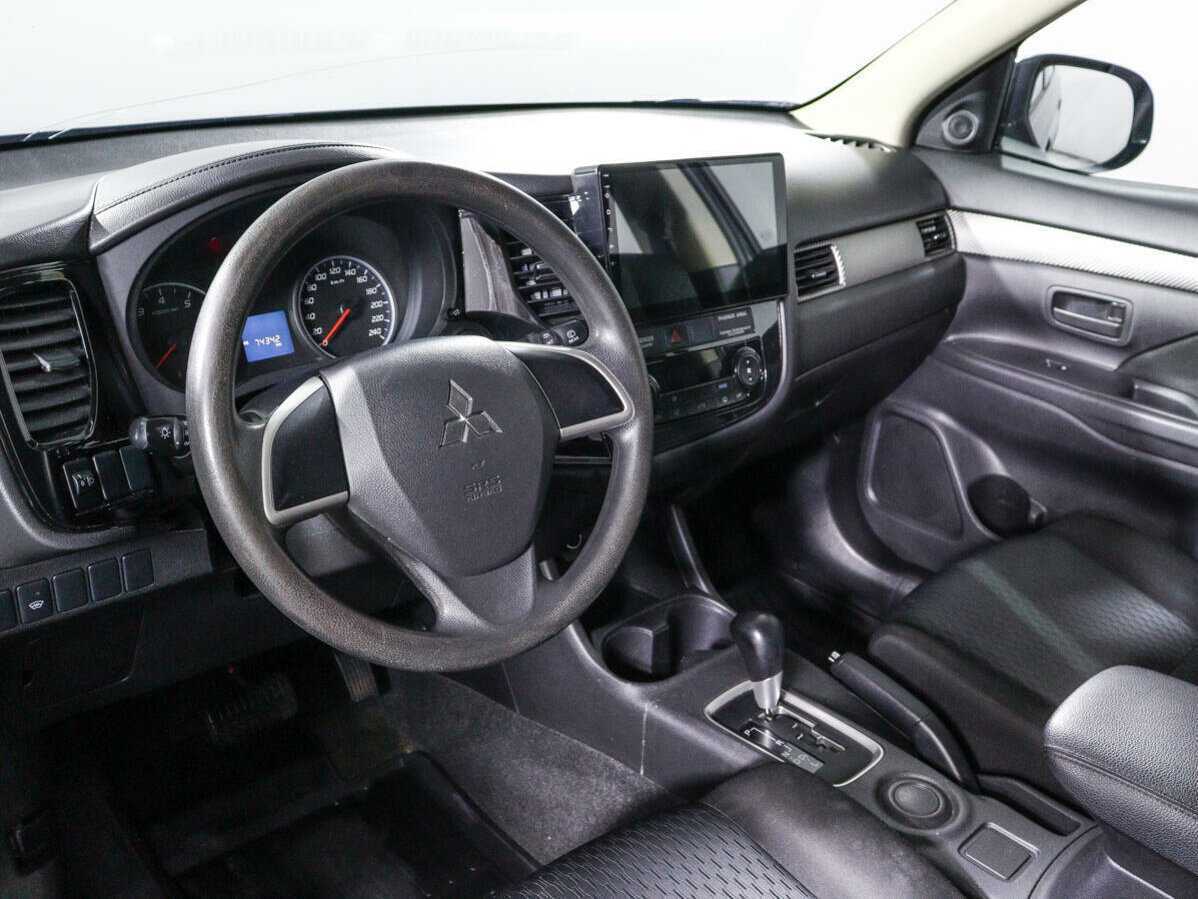Mitsubishi Outlander с пробегом — 2015 год. Фото: #11
