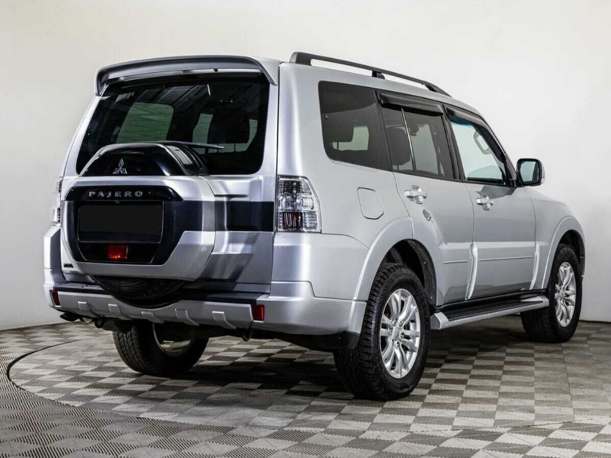 Mitsubishi Pajero с пробегом — 2017 год. Фото: #4