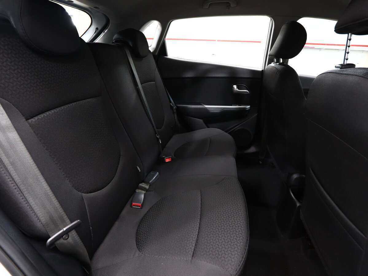 Kia Rio с пробегом — 2015 год. Фото: #11