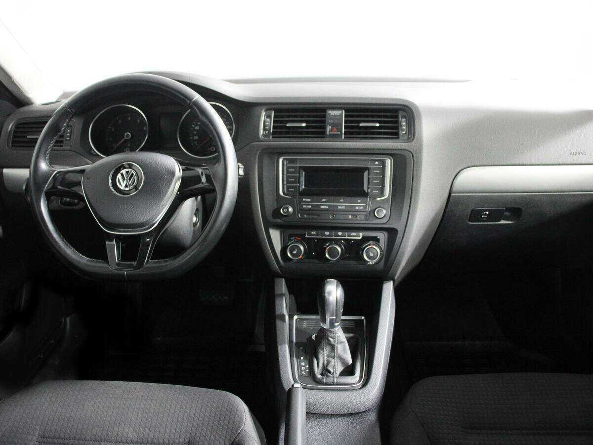 Volkswagen Jetta с пробегом — 2016 год. Фото: #11