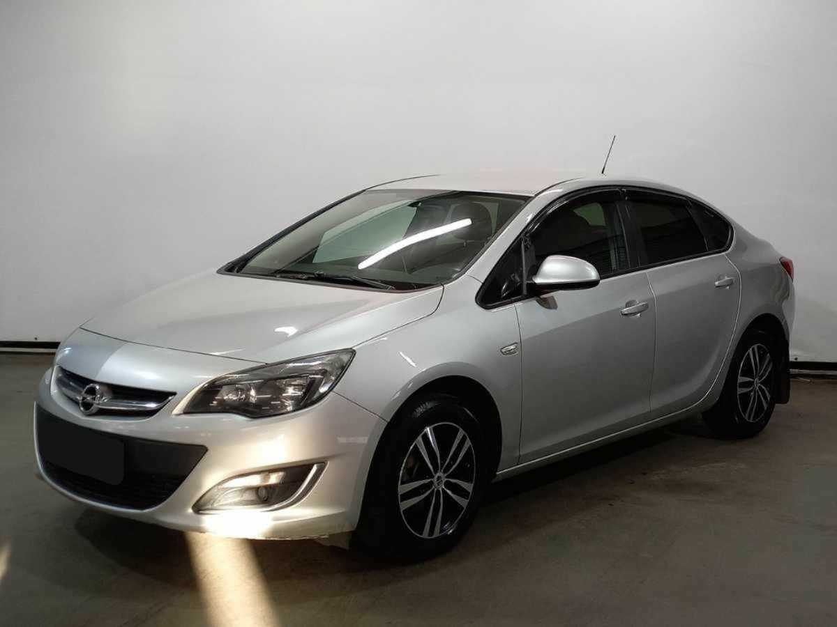 Opel Astra с пробегом — 2012 год. Посмотреть фото