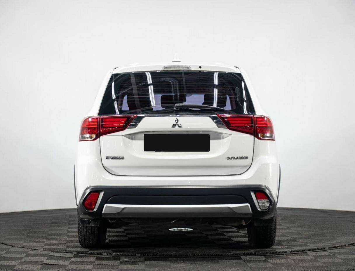 Mitsubishi Outlander с пробегом — 2018 год. Фото: #4
