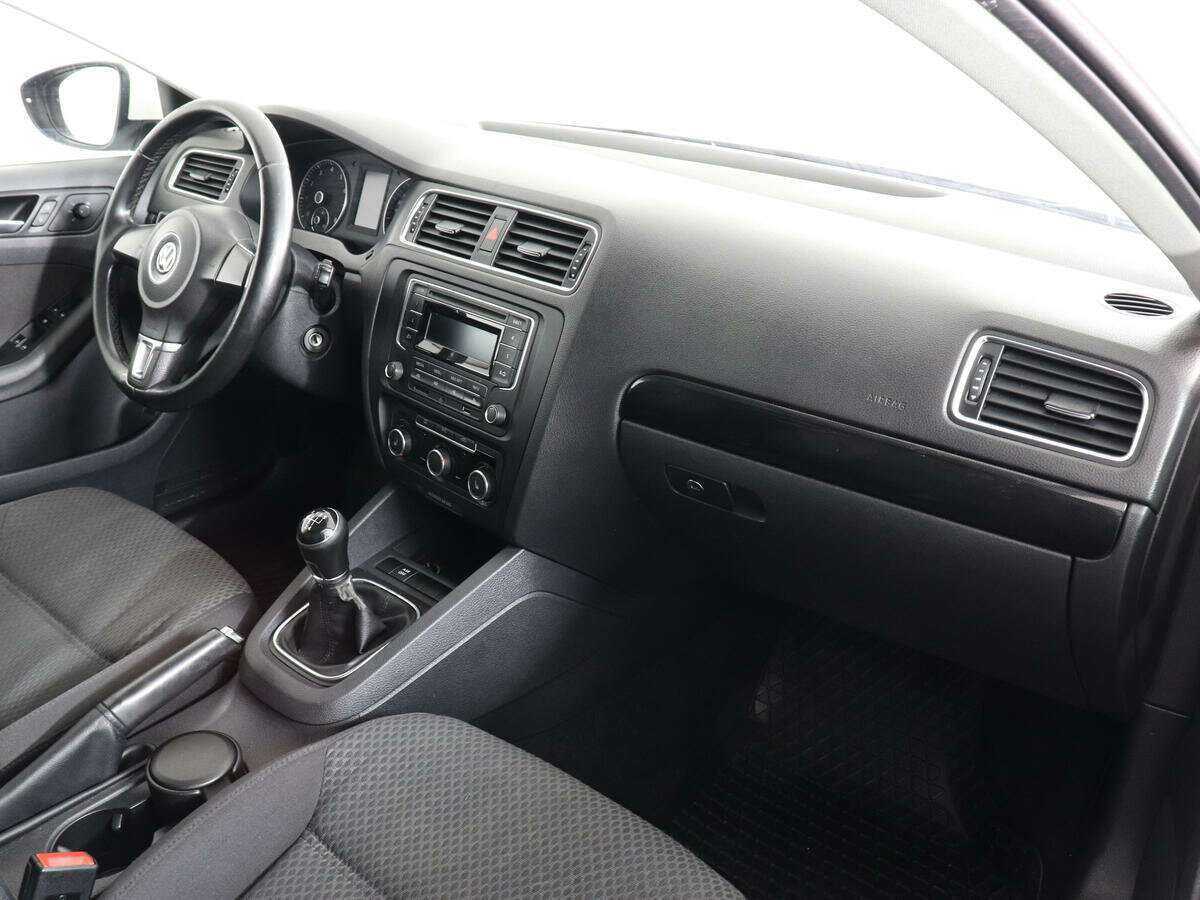 Volkswagen Jetta с пробегом — 2013 год. Фото: #9