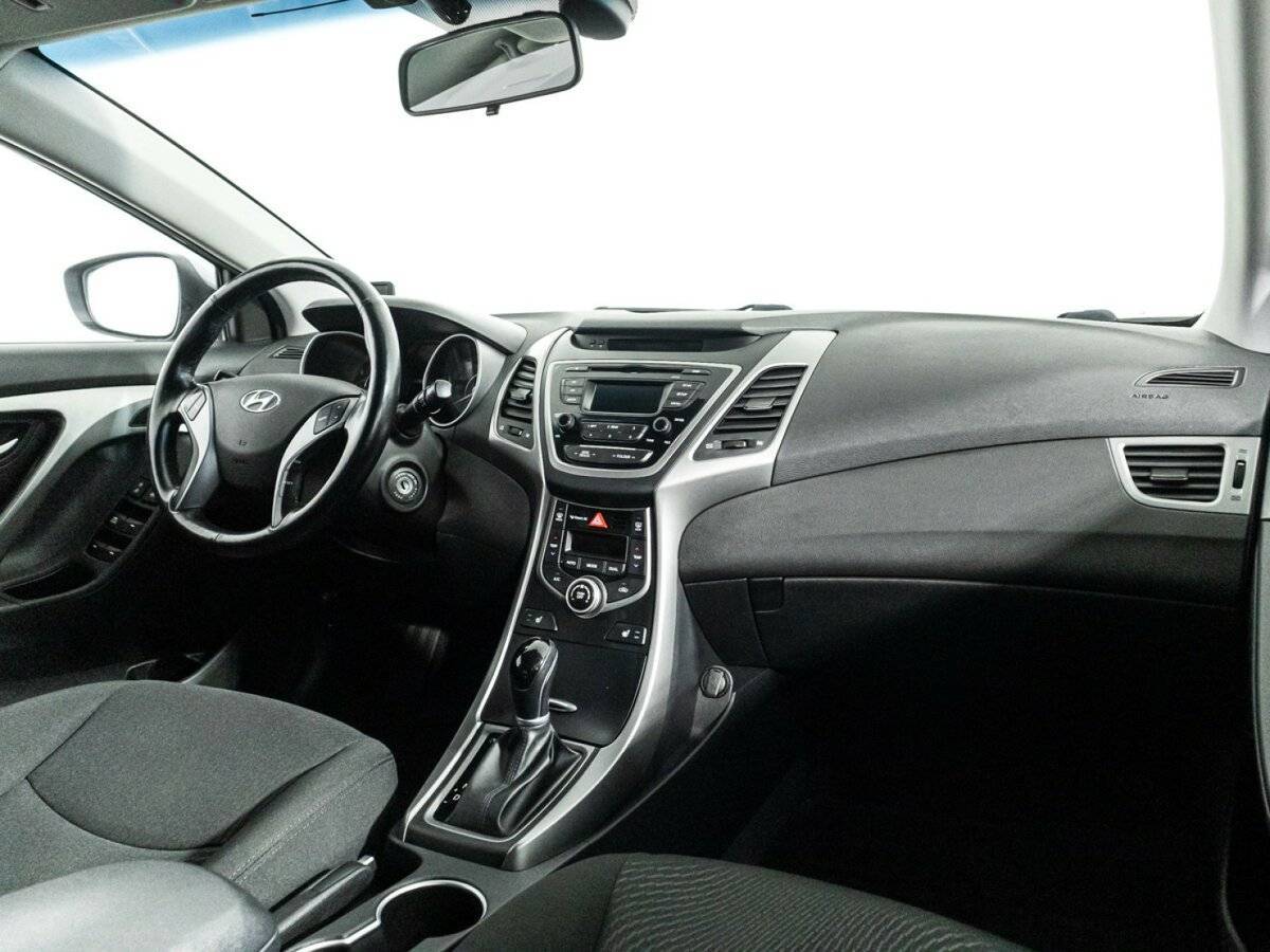 Hyundai Elantra с пробегом — 2015 год. Фото: #8
