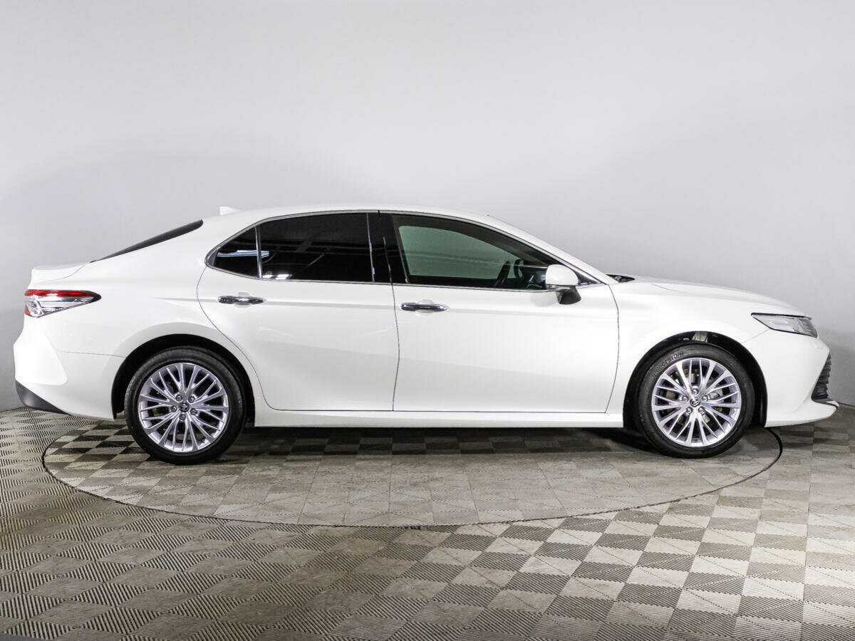 Toyota Camry с пробегом — 2020 год. Фото: #3