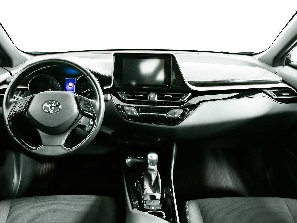 Toyota C-HR с пробегом — 2018 год. Фото: #10