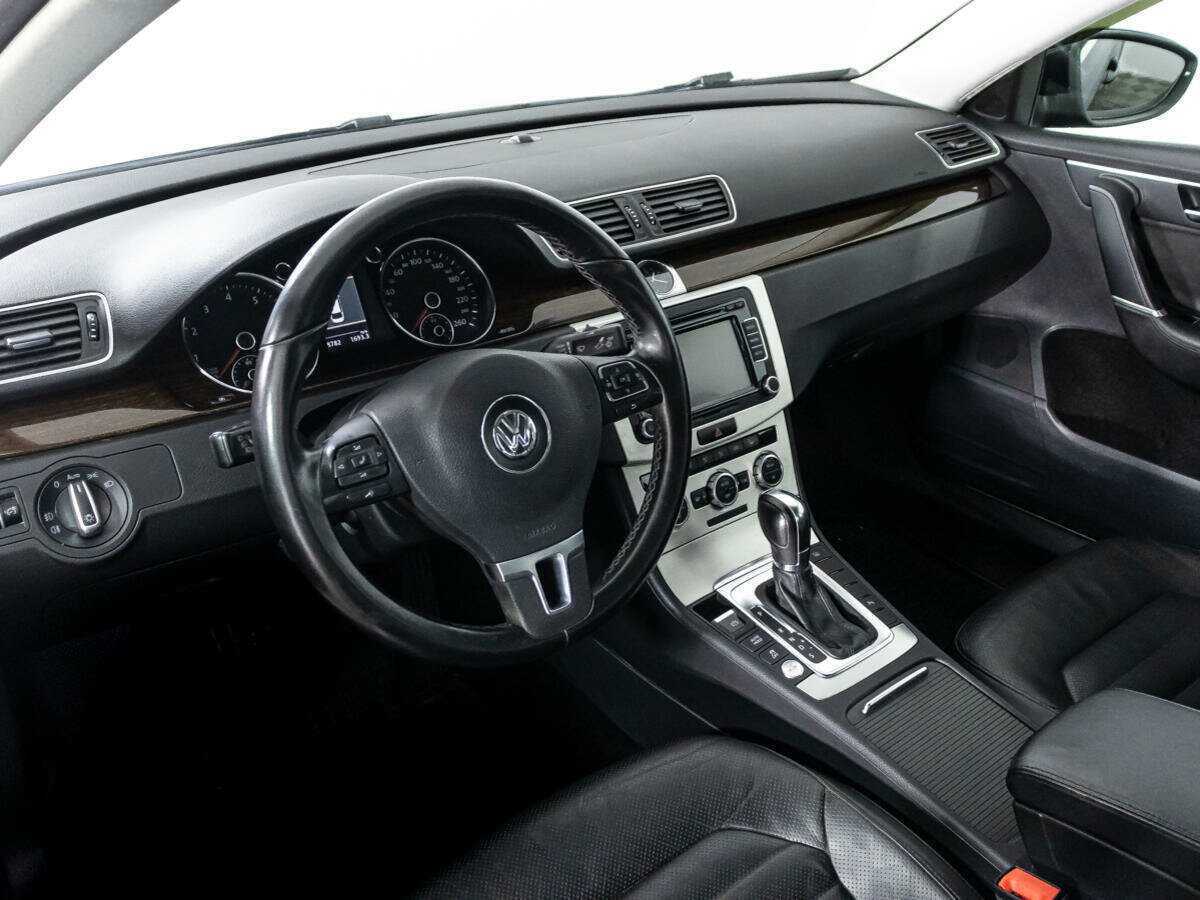 Volkswagen Passat с пробегом — 2012 год. Фото: #10