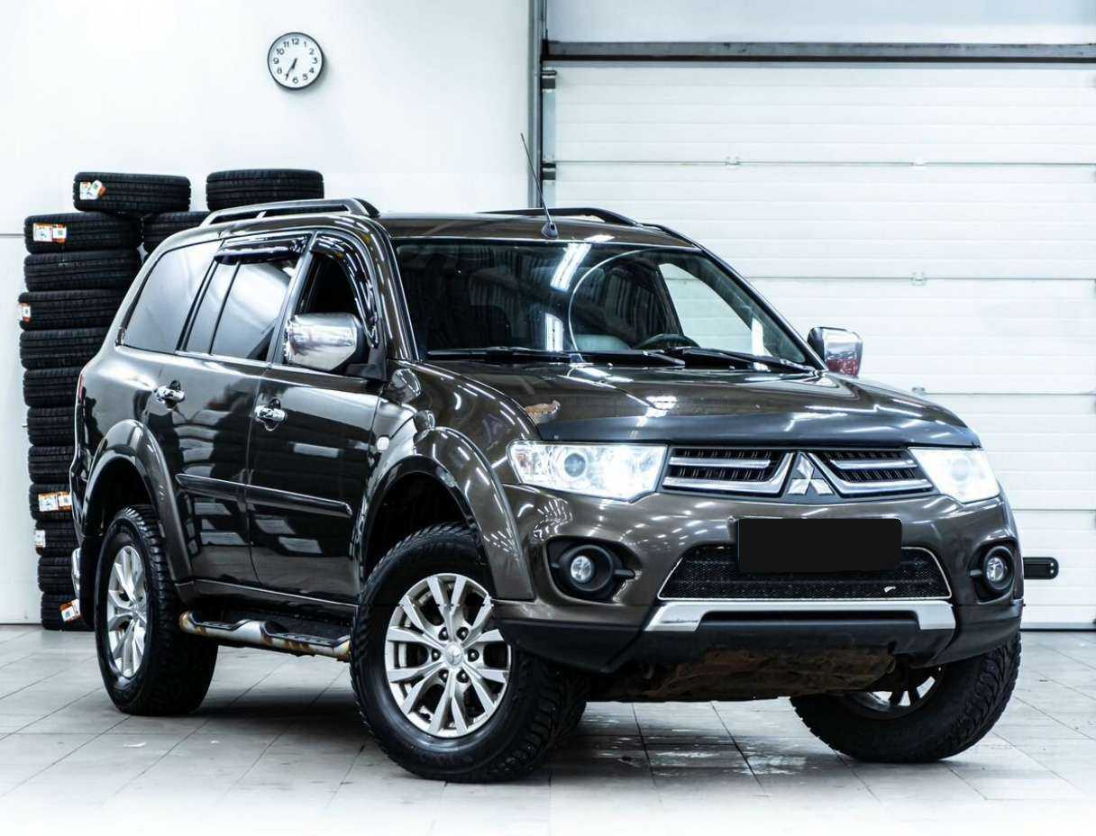 Mitsubishi Pajero Sport с пробегом — 2014 год. Фото: #1