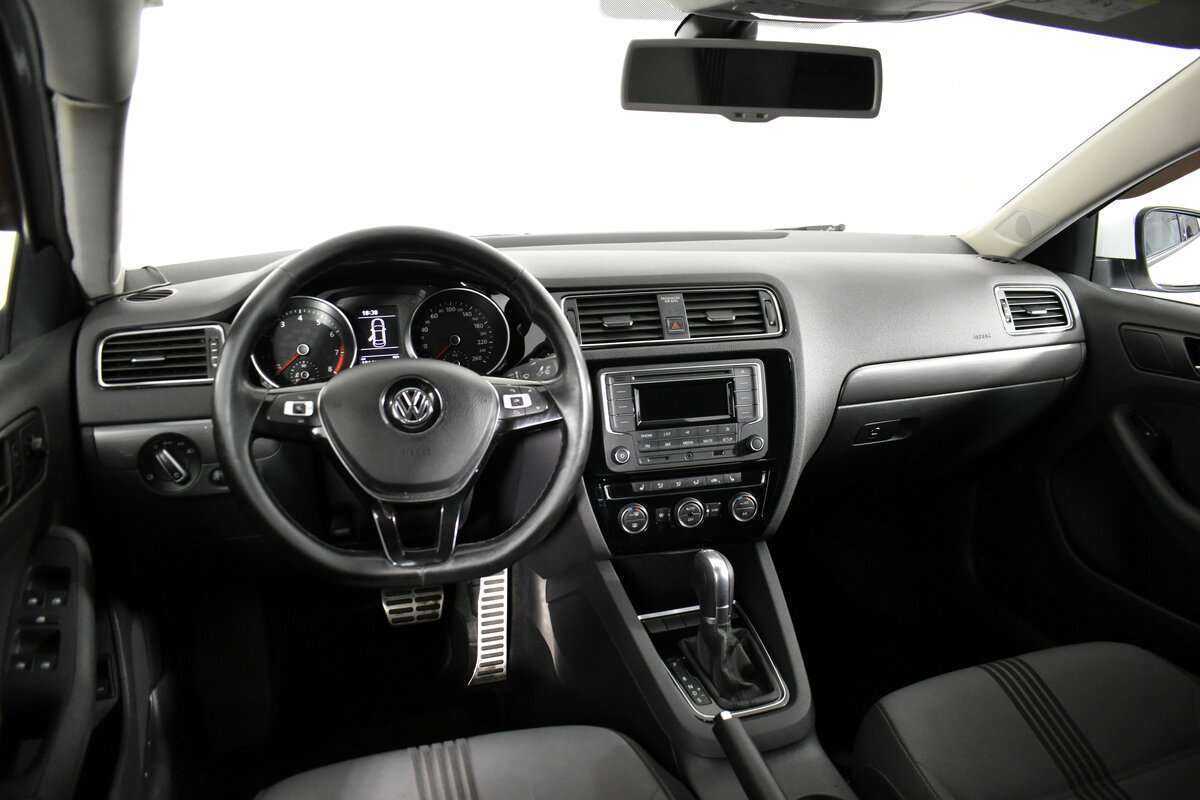 Volkswagen Jetta с пробегом — 2016 год. Фото: #7