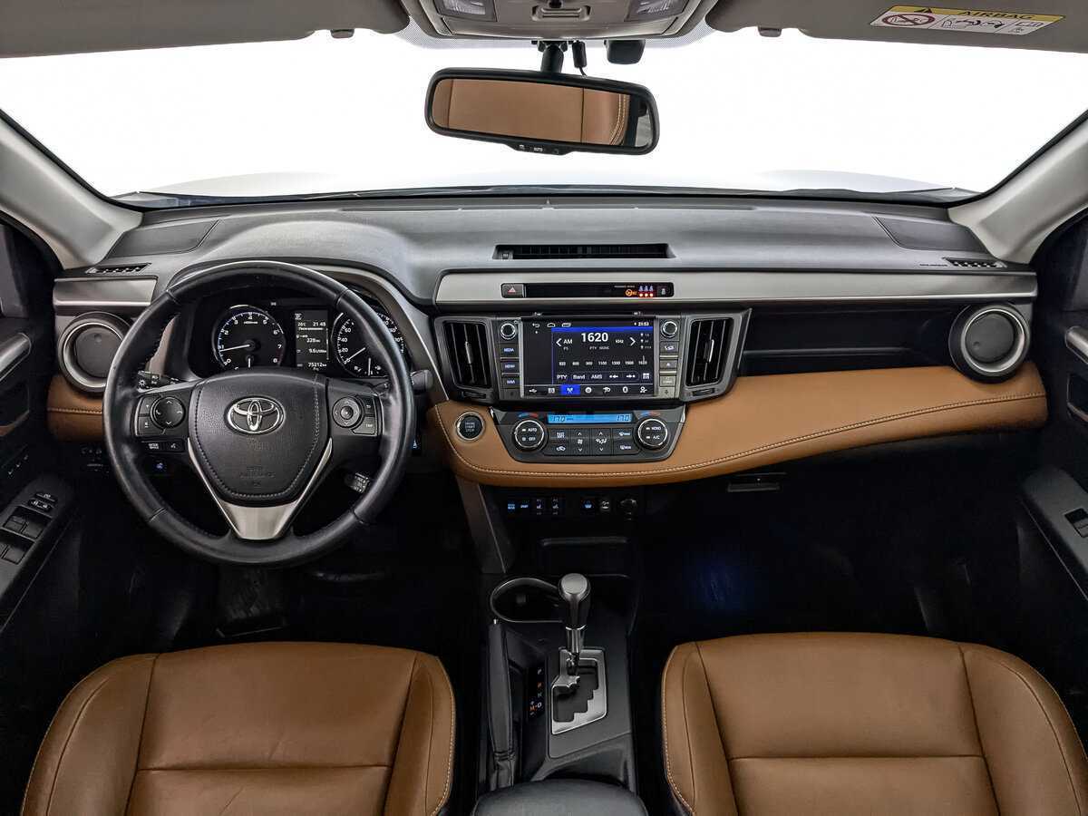 Toyota RAV4 с пробегом — 2017 год. Фото: #9