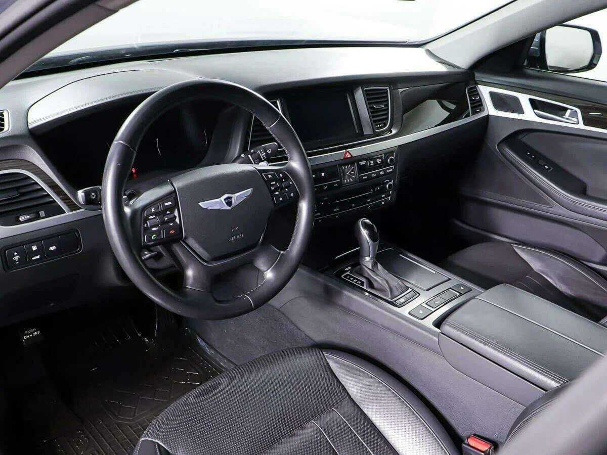 Hyundai Genesis с пробегом — 2014 год. Фото: #13