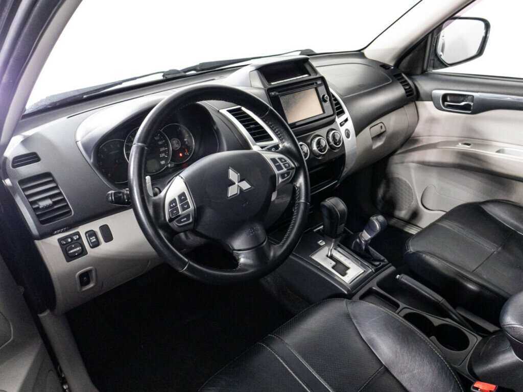 Mitsubishi Pajero Sport с пробегом — 2014 год. Фото: #10