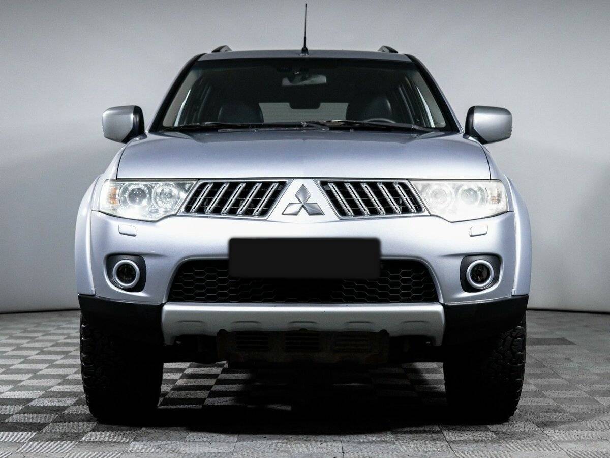 Mitsubishi Pajero Sport с пробегом — 2013 год. Фото: #1