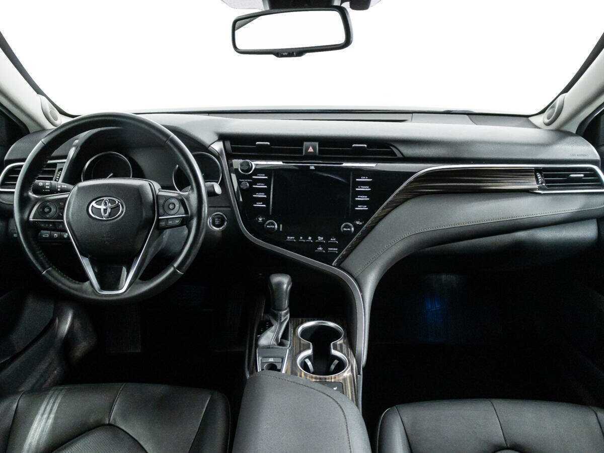 Toyota Camry с пробегом — 2018 год. Фото: #12