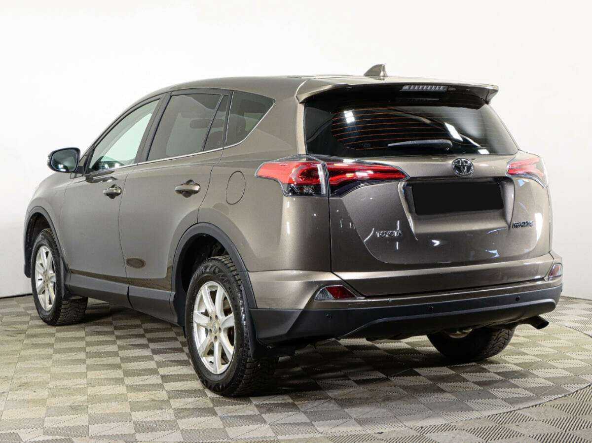 Toyota RAV4 с пробегом — 2017 год. Фото: #6