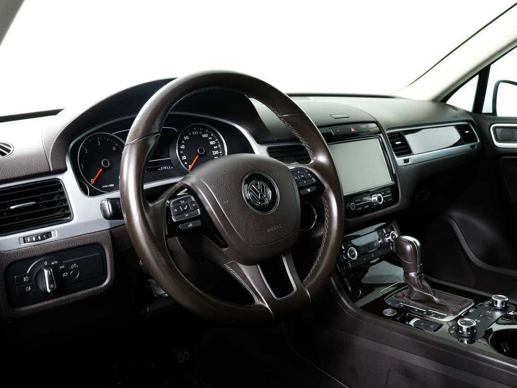 Volkswagen Touareg с пробегом — 2012 год. Фото: #12