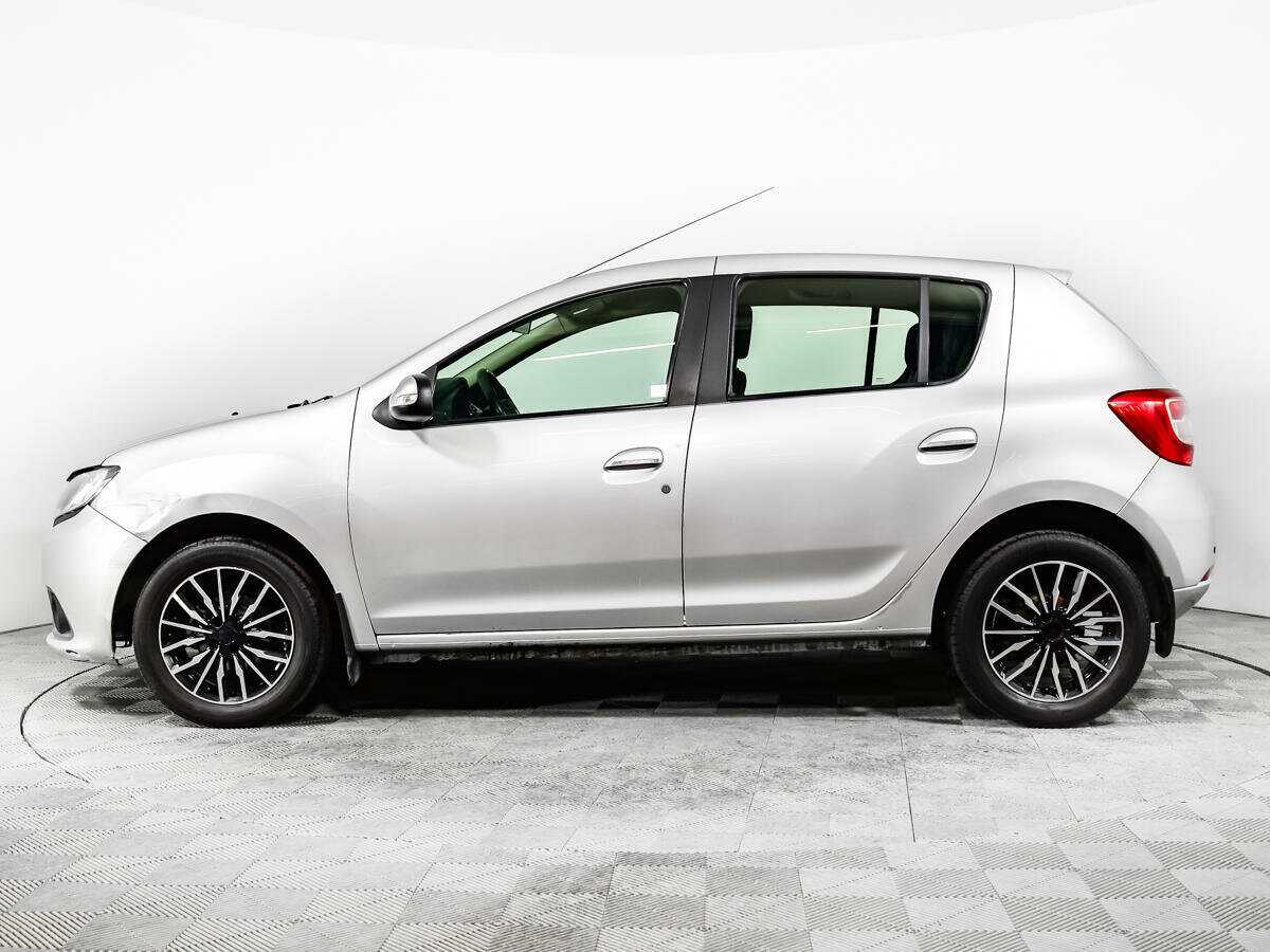 Renault Sandero с пробегом — 2015 год. Фото: #7