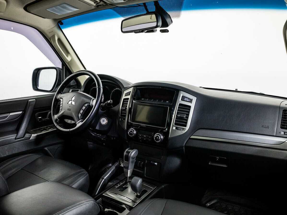 Mitsubishi Pajero с пробегом — 2017 год. Фото: #8