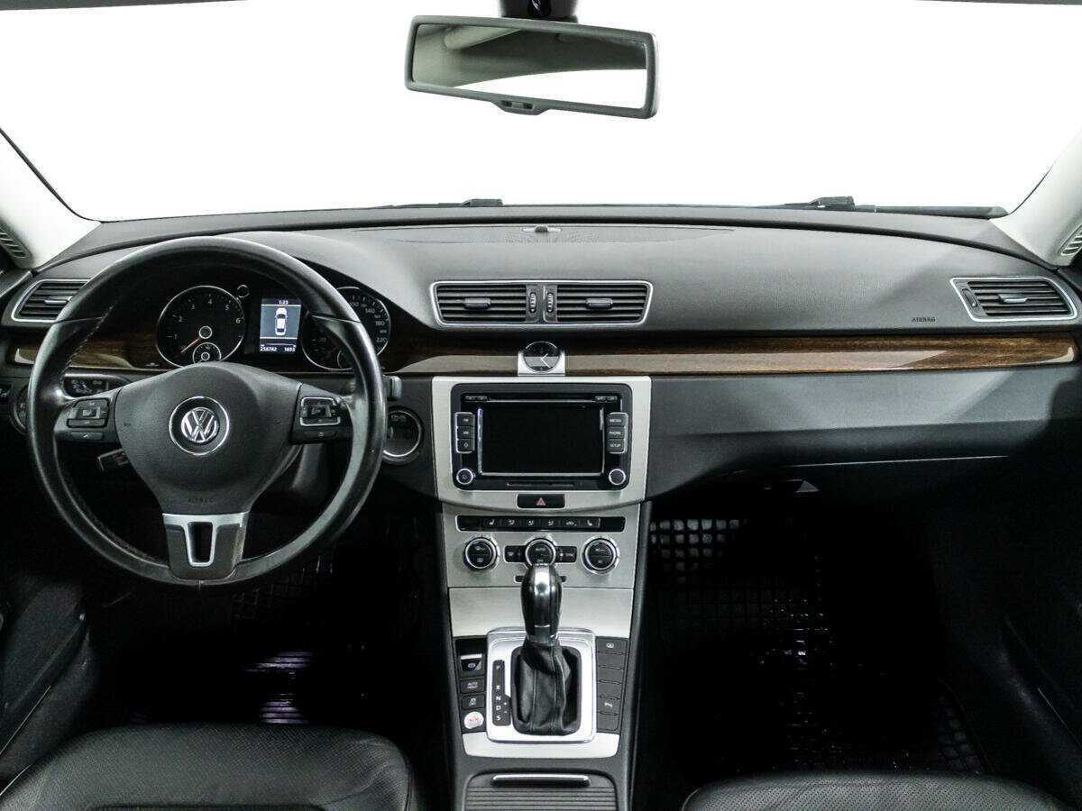 Volkswagen Passat с пробегом — 2012 год. Фото: #12
