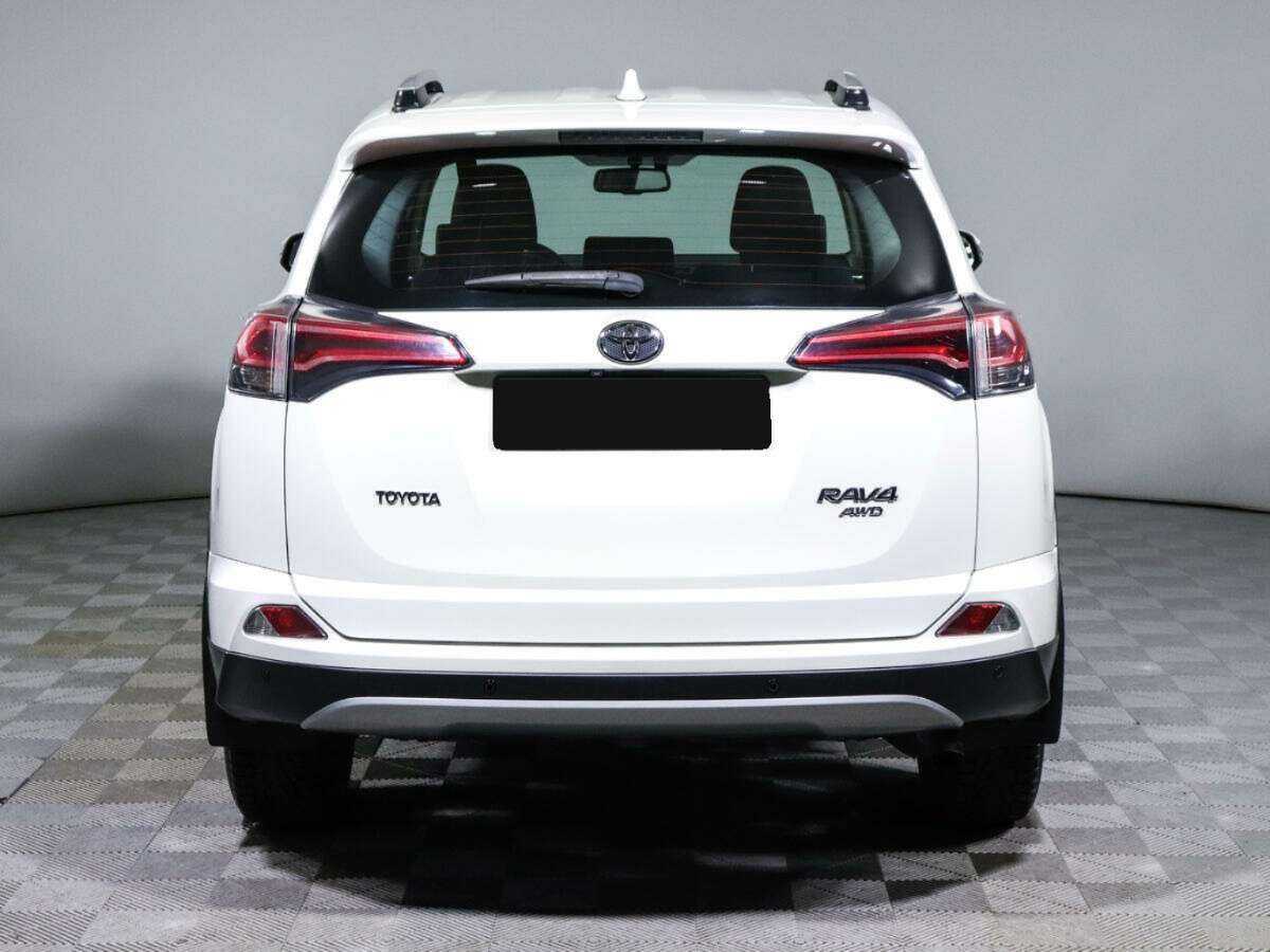 Toyota RAV4 с пробегом — 2017 год. Фото: #4