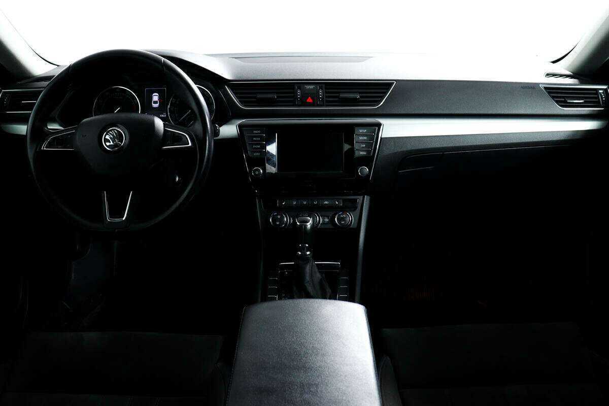 Skoda Superb с пробегом — 2015 год. Фото: #10